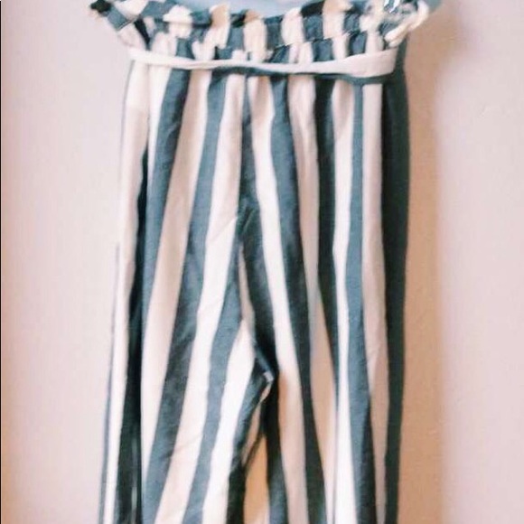 American Eagle flowy pin stripped pants! :) - Picture 2 of 3